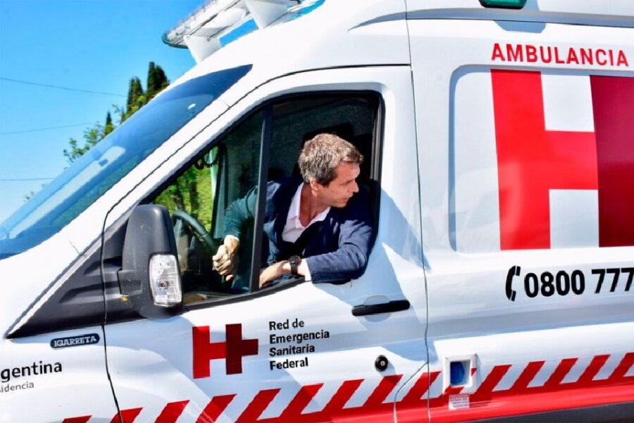Cresto condujo la ambulancia hasta el hospital modular