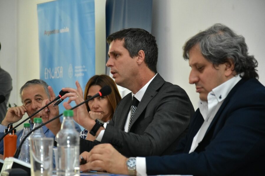 Cresto proyecta una ley de acceso universal