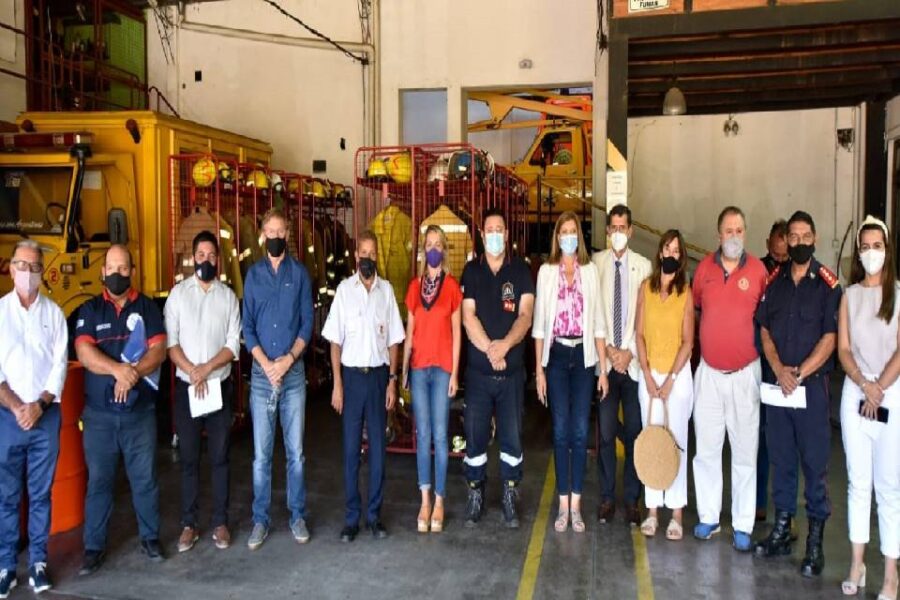 El gobierno traza estrategias con los bomberos