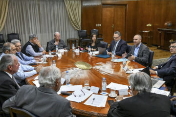 Nación acordó adelantar las paritarias