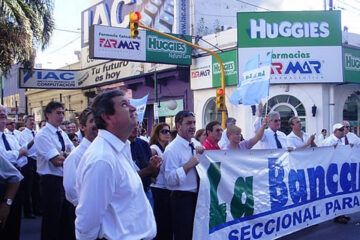 Aumento del 60% y bono para los bancarios