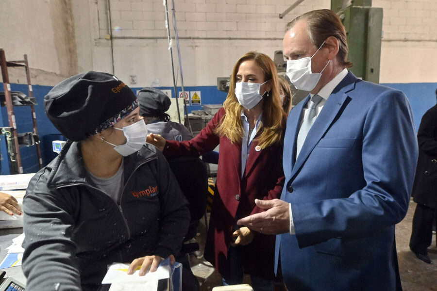 Bordet y Tolosa Paz entregaron fondos a empresa paranaense