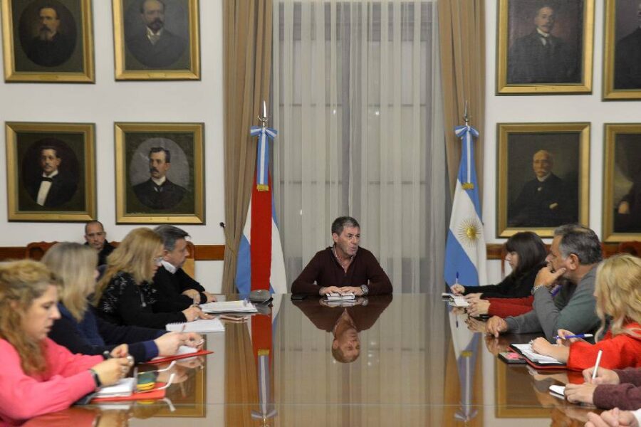 Adelanto para los docentes y reapertura de paritarias