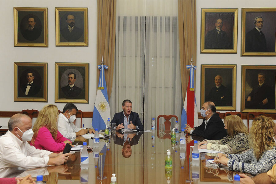 La provincia convoca a los gremios docentes