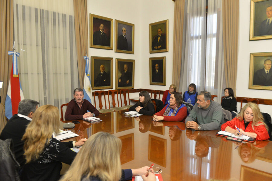 El gobierno responde con otro adelanto