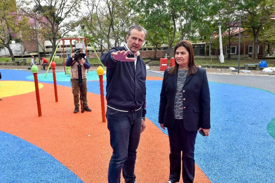 Bahl y Mariel Ávila se muestran juntos con obras