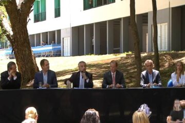 Fernández volvió a Entre Ríos para entregar la casa 85 mil