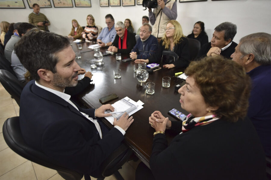 Los docentes recibieron la misma oferta que los estatales y la evaluarán