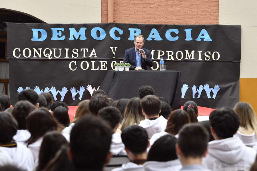 La provincia elevó la jerarquía de 57 escuelas secundarias