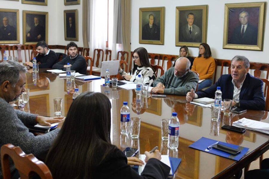 La provincia ratificó su oferta a estatales y docentes por encima de la inflación