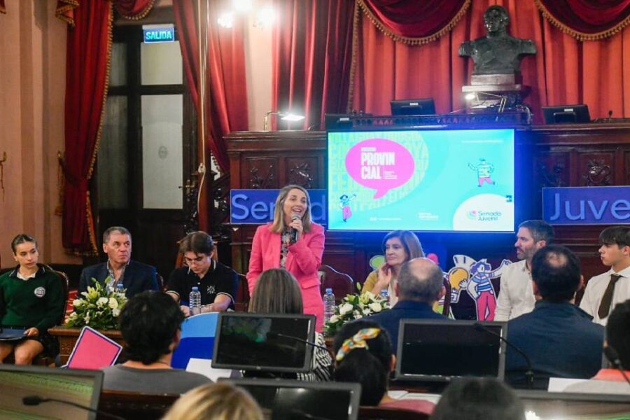 Como parte de la transición, Stratta cerró el ciclo del Senado Juvenil