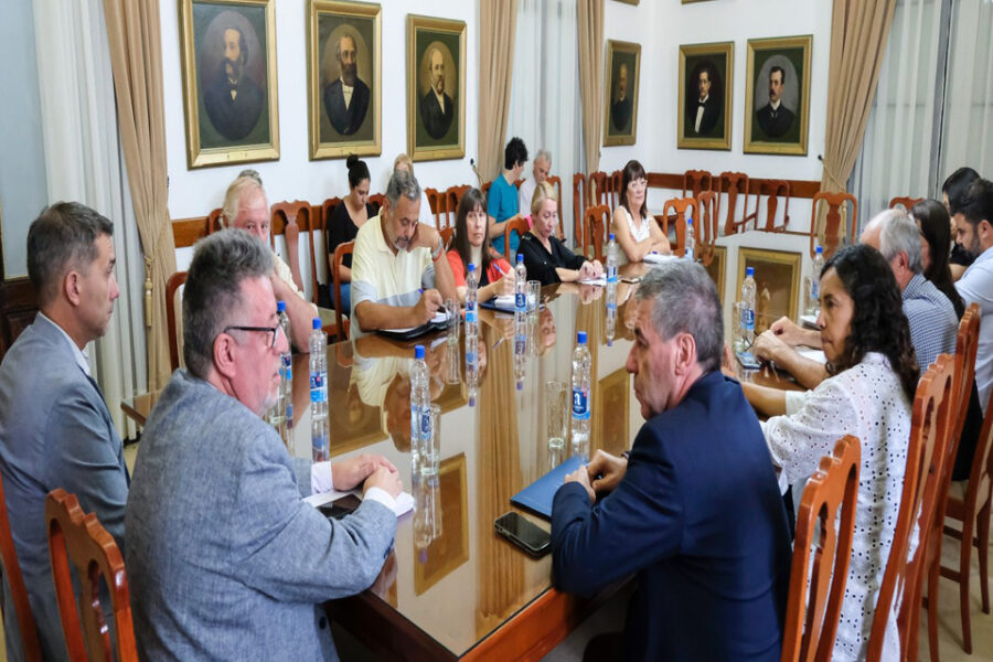 Estatales y docentes evaluarán la nueva propuesta del gobierno