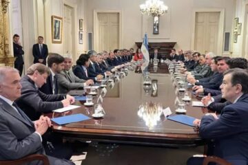 (Mención a Frigerio) Con asistencia perfecta, Milei recibe a los gobernadores en Casa Rosada