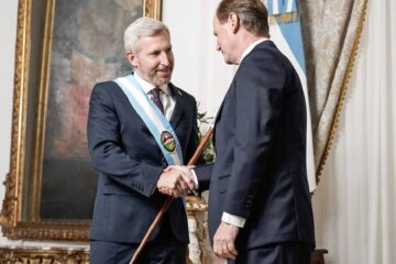 Rogelio Frigerio asumió en Entre Ríos y en sintonía con Javier Milei anunció quita de subsidios y reducción de cargos públicos