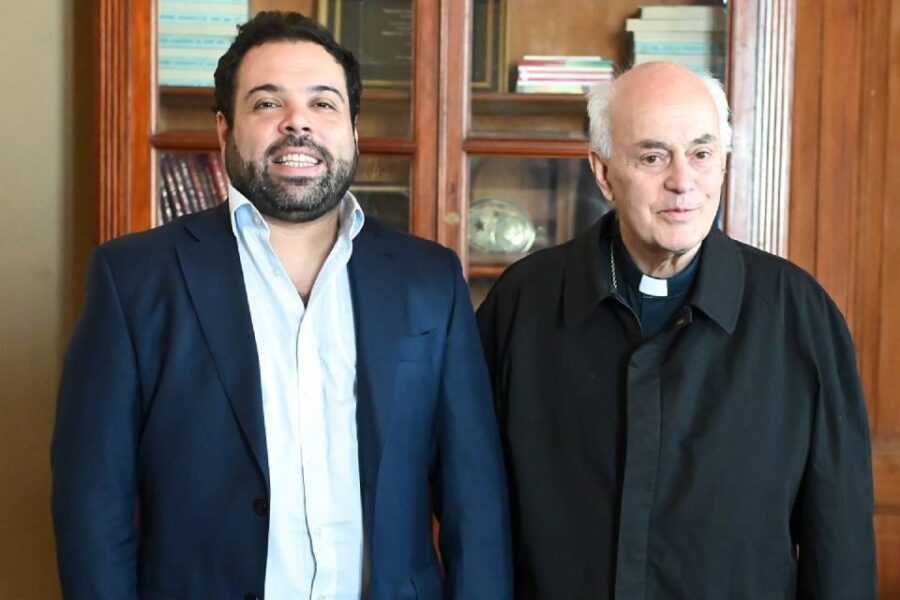 Troncoso ahora se acerca a la Iglesia para sostener la paz social