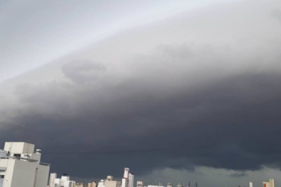 (Mención a Entre Ríos) Alerta meteorológica por tormentas y fuertes vientos en 12 provincias