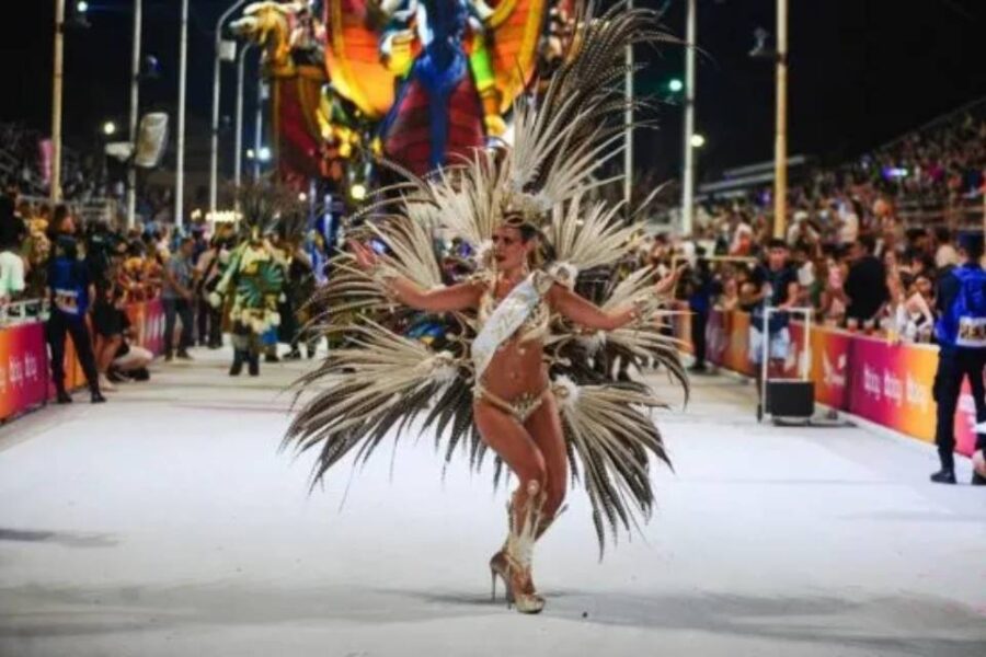 (En Entre Ríos) El Corsódromo palpita la tercera noche del Carnaval del País: precios y cómo obtener entradas con descuento