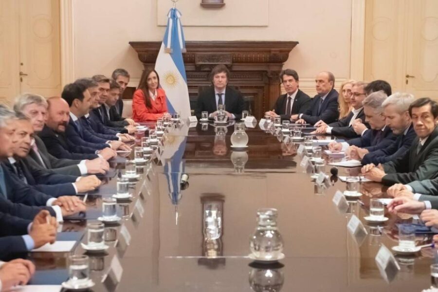 (Mención a Frigerio) Máxima tensión entre gobernadores y Milei: aprietes y amenazas para aprobar la Ley ómnibus y devolverles Ganancias