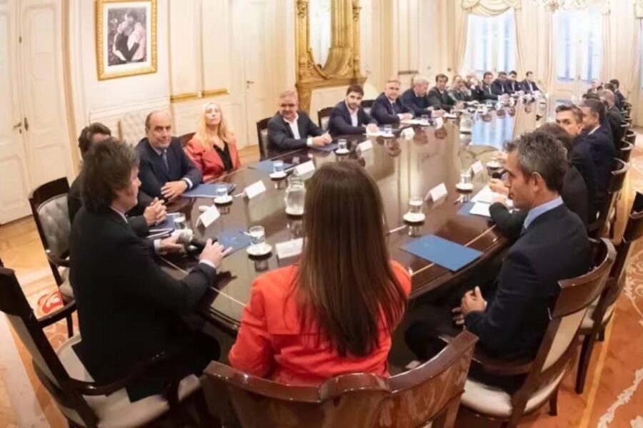 (Mención a Frigerio) El Gobierno prioriza a gobernadores para negociar la Ley Ómnibus: las cartas en juego y el rol de los diputados aliados