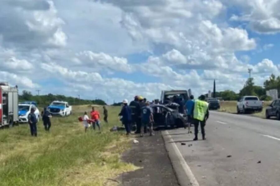 (En Entre Ríos) Palazo fatal en la ruta 14: una mujer murió y su familia resultó herida tras el vuelco del auto en el que viajaban