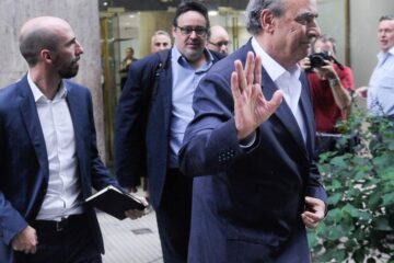 (Mención a Frigerio) Pulseada de Milei y los gobernadores por el impuesto País: una caja de casi 500 mil millones de pesos por mes