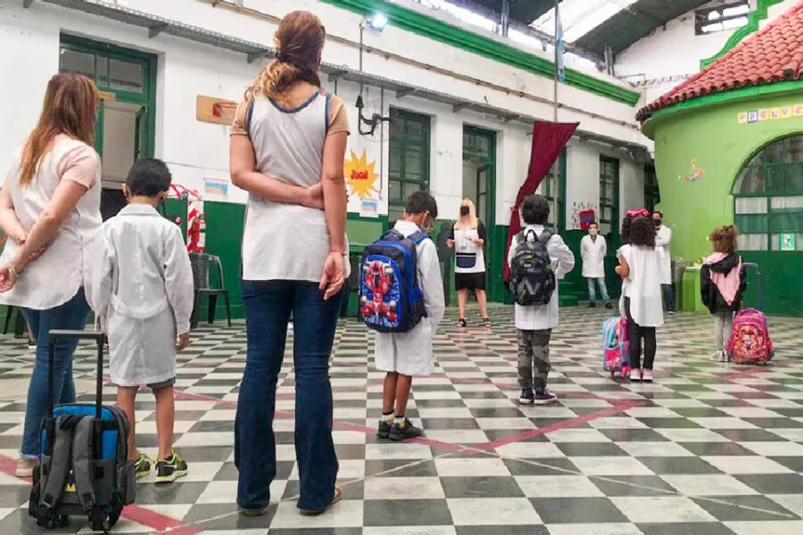 (Mención a Entre Ríos) En qué provincias arrancan las clases este lunes y cómo afectará el paro docente en cada distrito