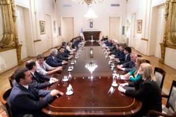 (Mención a Entre Ríos) Motosierra con filo: Santa Fe reclama recorte en jubilaciones; 12 provincias tendrán el mismo problema con los fondos