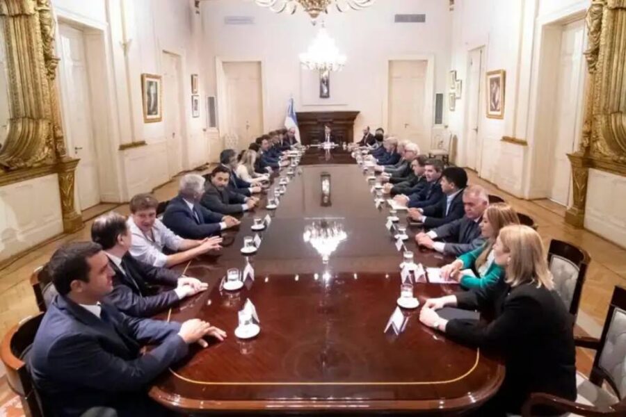 (Mención a Entre Ríos) Motosierra con filo: Santa Fe reclama recorte en jubilaciones; 12 provincias tendrán el mismo problema con los fondos