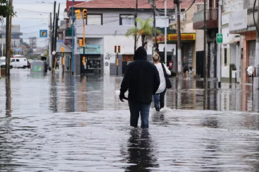 (Mención a Entre Ríos) Hasta cuándo seguirá el fuerte temporal en el AMBA, qué zonas permanecerán afectadas y qué día llegará el frío