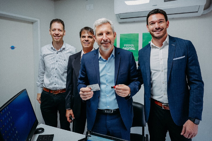 Frigerio destacó el uso de la firma digital