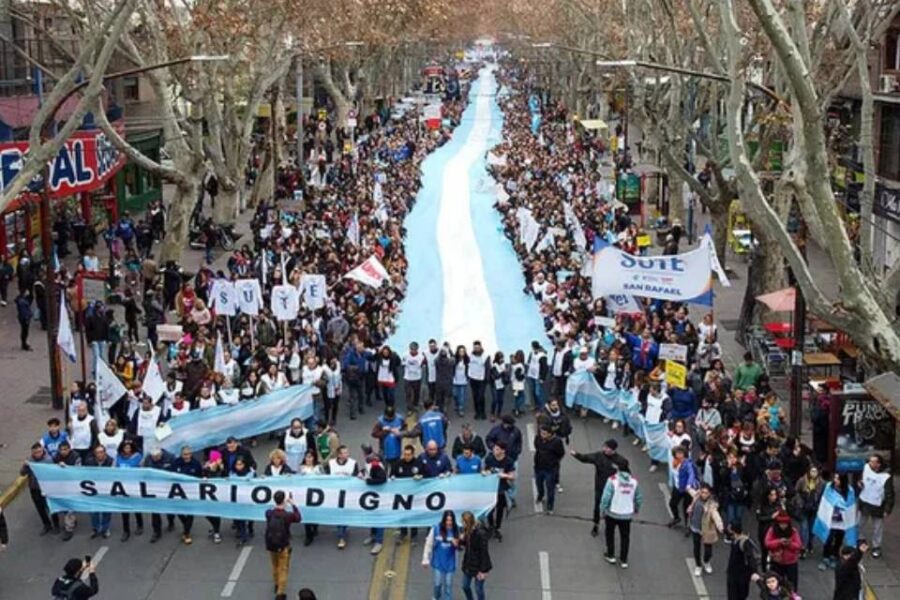 (Mención a Entre Ríos) Marcha universitaria del 23 de abril: hora, qué reclaman, quiénes adhieren y en qué provincias se realizará