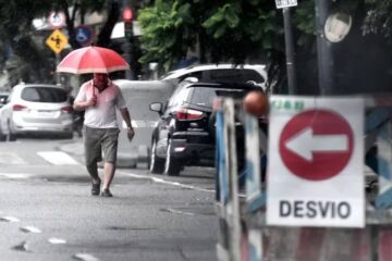 (Mención a Entre Ríos) Llueve en AMBA y hay alertas amarillas en varias provincias: el pronóstico del tiempo para las próximas horas