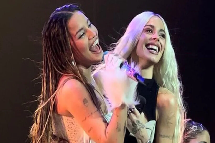 (Cantante entrerriana) Emilia Mernes invitó a Tini Stossel al escenario y cerraron su canción con un apasionado beso