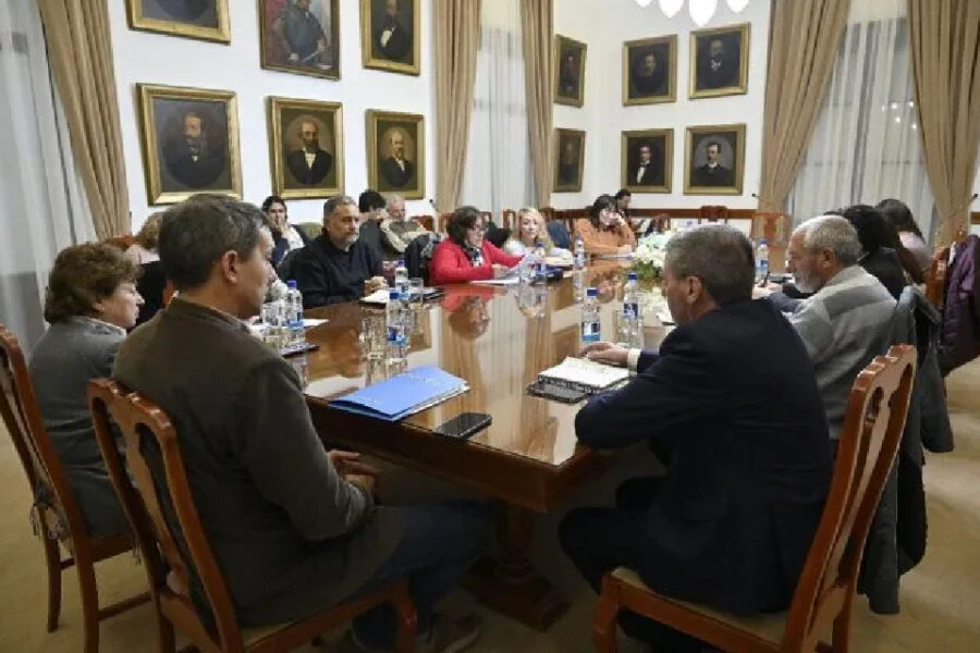 La provincia retoma el diálogo con docentes y estatales