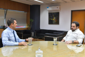 Troncoso también estrecha lazos con Nación