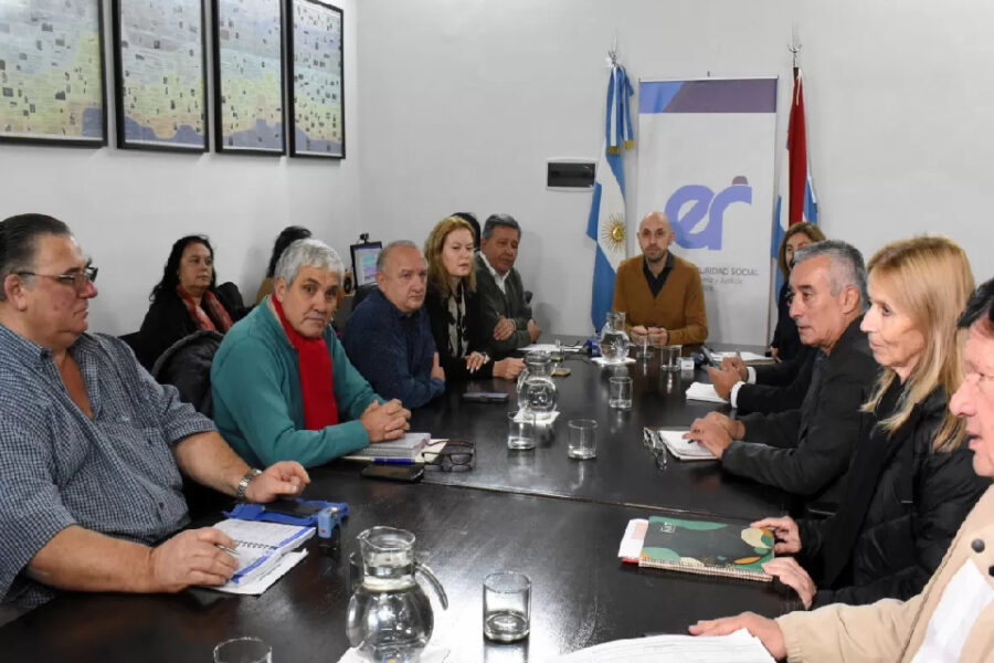 Tras el rechazo de los docentes, la provincia vuelve a convocarlos