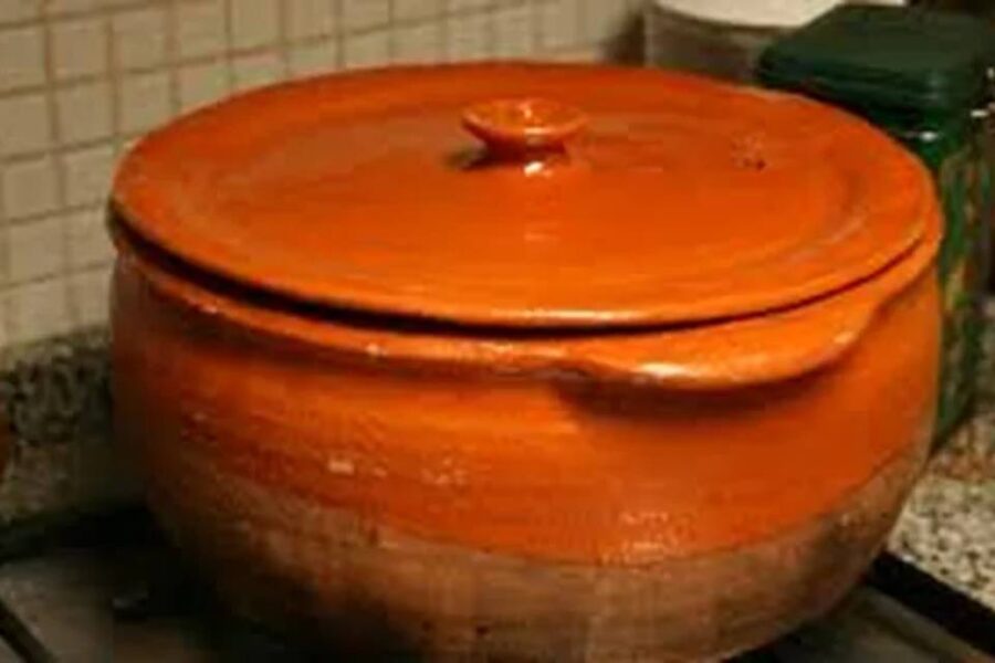 (En Entre Ríos) Presumen que la ingesta de un guiso causó la muerte de un hombre y dejó a otro en grave estado