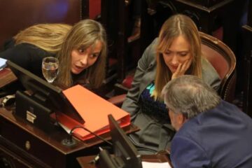 (Mención a Kueider) El kirchnerismo cierra filas pero le faltan 4 senadores para bloquear la Ley Bases en la Cámara alta: a quiénes apunta