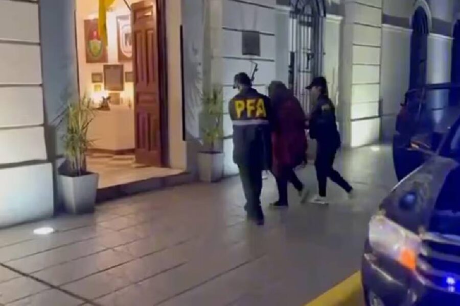 Horror en Entre Ríos: detuvieron a una mujer que abusaba de su hija, la filmaba y difundía las imágenes en Internet