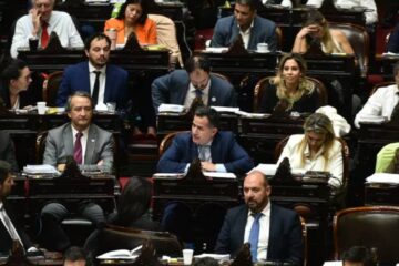 (Mención a entrerriano) Diputados libertarios unificaron su discurso para terminar con la polémica por la visita a Astiz y evitar sanciones