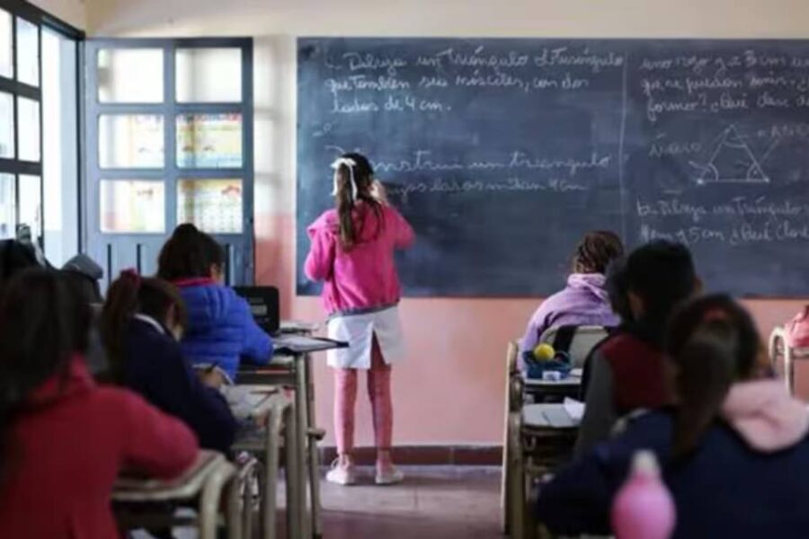 (Mención a Entre Ríos) 6,5 millones de alumnos vuelven a clases tras el receso, con paritarias abiertas en varias provincias