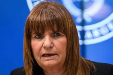 (Mención a legislador entrerriano) Bullrich negó su participación en la visita de diputados libertarios a represores