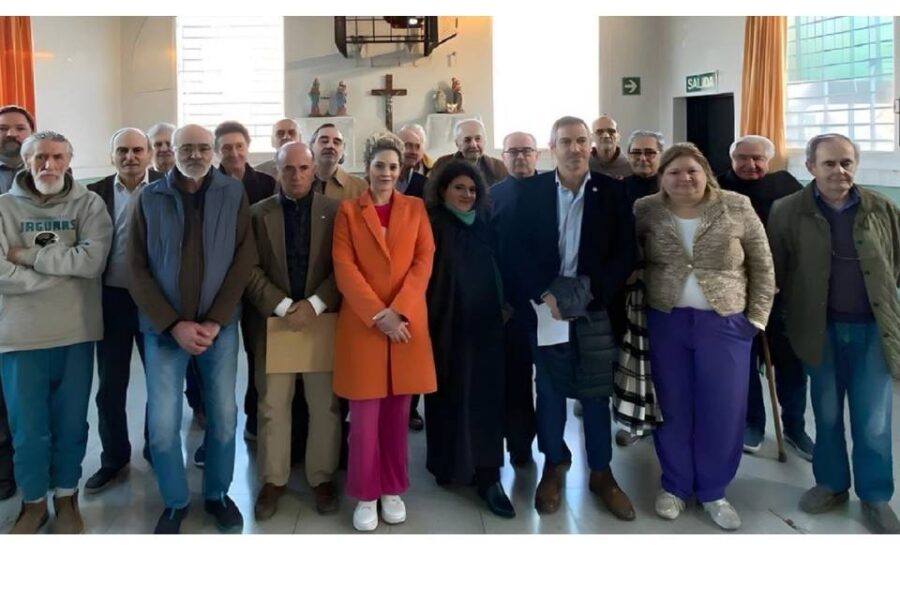 (Mención a diputado entrerriano) Se conocieron imágenes de la visita de los diputados libertarios a los represores detenidos en Ezeiza