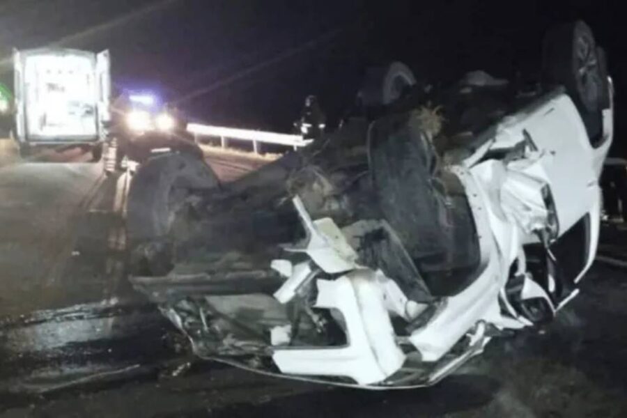 (En Entre Ríos) Caminaba por una ruta y provocó un accidente fatal: murió un joven y su beba de 10 meses