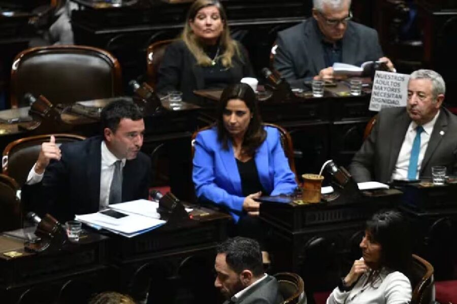 (Mención a entrerrianos) Gracias al quiebre de la UCR, el oficialismo logró blindar el veto de Milei a la movilidad jubilatoria en Diputados