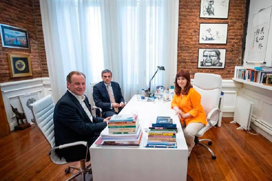 (Con dirigentes entrerrianos) A la espera del fallo judicial por el PJ, CFK se anticipa al año electoral y comienza a armar su espacio