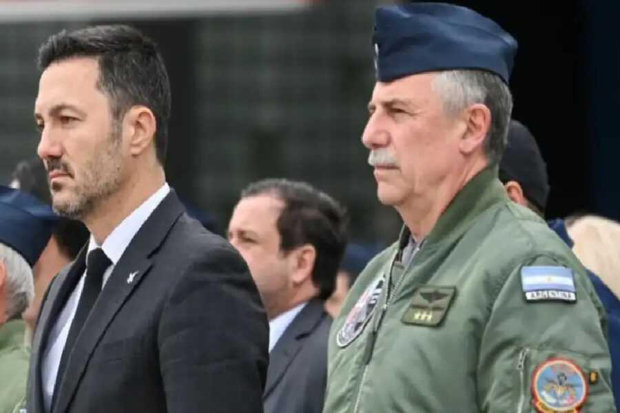 (Viajes con novia entrerriana) Quién es Fernando Mengo el jefe saliente de la Fuerza Aérea al que apodan “Alberto Fernández”