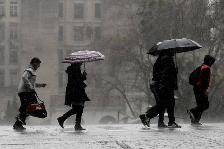 (Mención a Entre Ríos) Diluvia en el AMBA y rige una alerta naranja para la provincia de Buenos Aires por fuertes tormentas