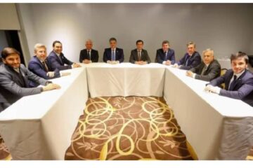 (Mención a Frigerio) Tras las críticas a Raúl Alfonsín y el ataque al comité nacional de la UCR, Javier Milei