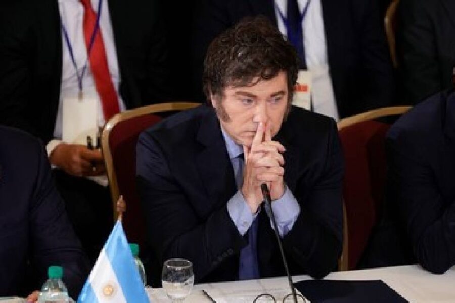 (Mención al entrerriano Kueider) Un fantasma asoma en el año de Milei